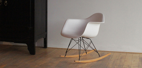 Designowe krzesło bujane Eames RAR białe Belgia